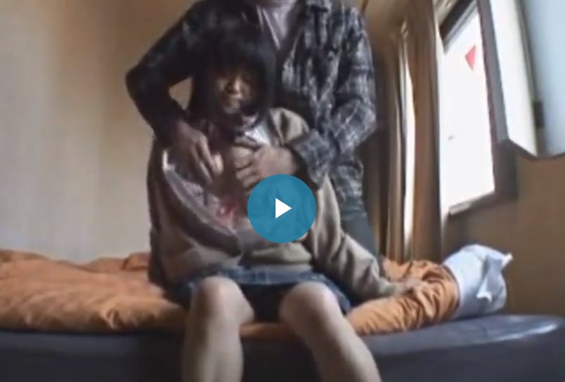 JKの巨乳を揉みしだく